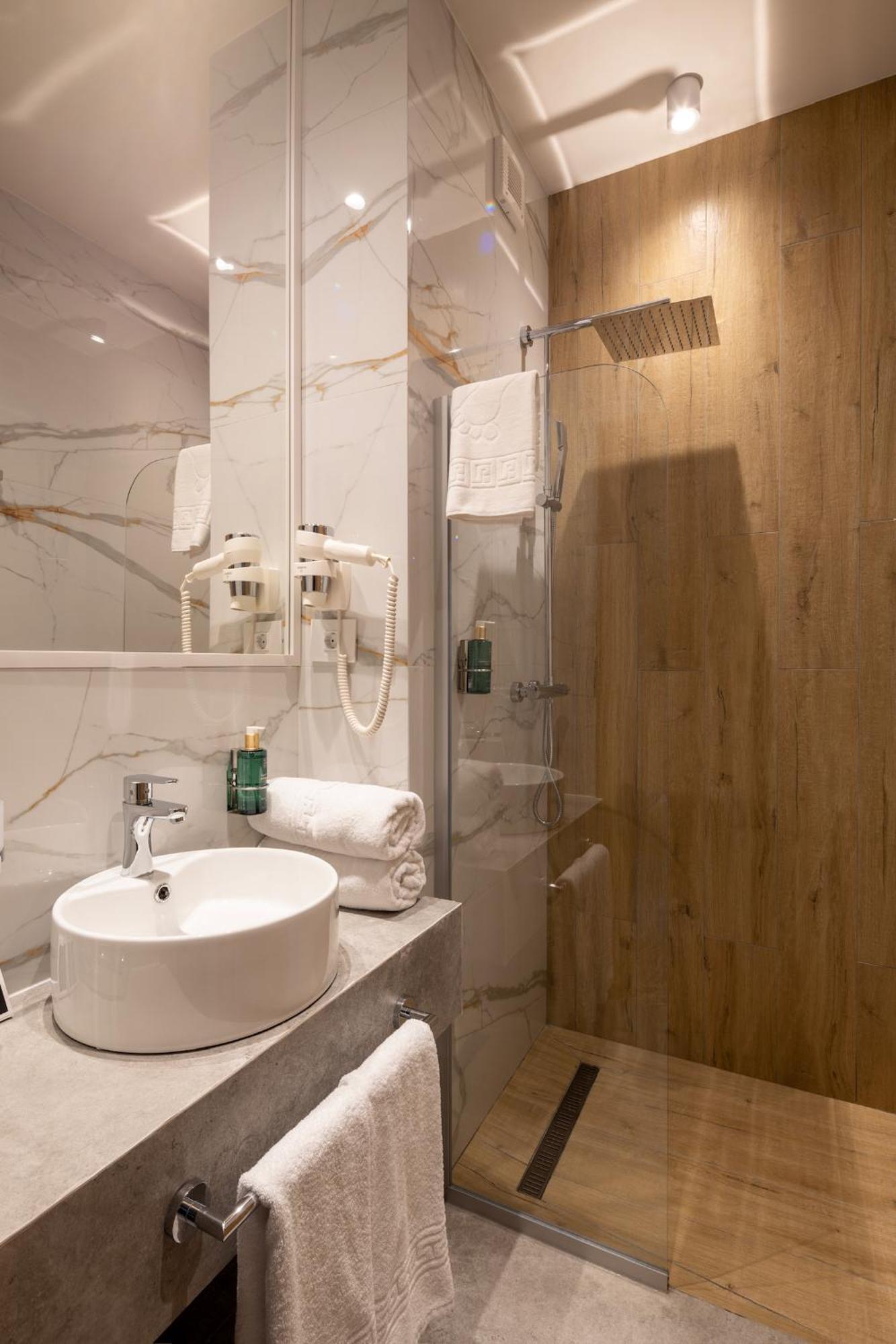 Serenity Hotel 4*